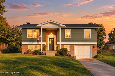 240 Topfield Rd, Louisville, KY 40229