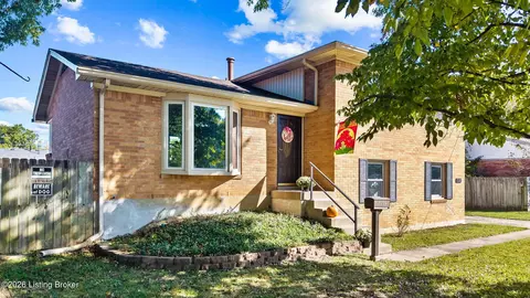 7109 Sun Valley Dr, Louisville, KY 40272