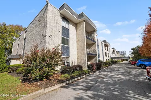 4875 Sherburn Ln UNIT 3P, Louisville, KY 40207