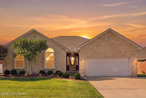5103 Hunters Point Cir, Louisville, KY 40216