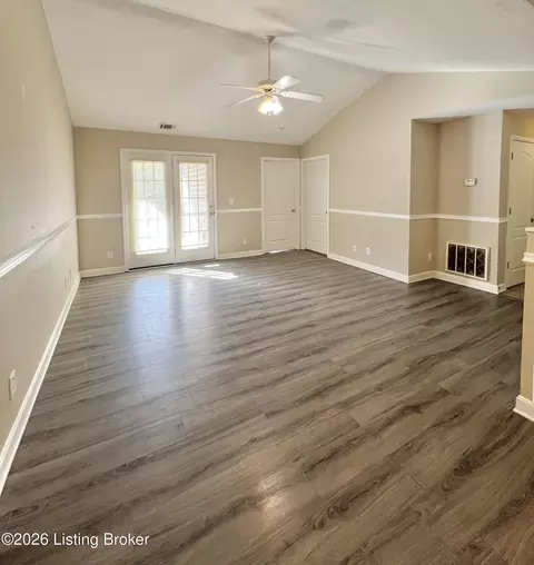 7309 Saint Andrews Woods Cir #202, Louisville, KY 40214