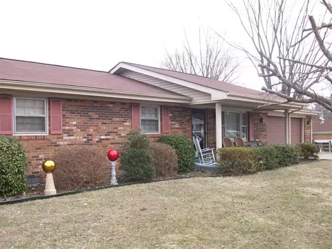 459 N Oaklawn Cir, Corbin, KY 40701 photo 3