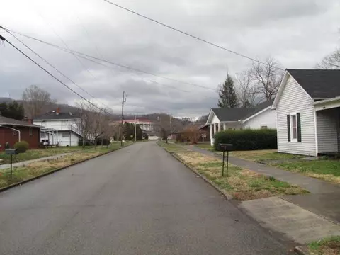 321 N 3rd St, Williamsburg, KY 40769 photo 2
