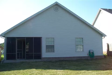 106 Back Stretch Dr, Georgetown, KY 40324 photo 2