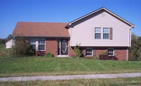 106 Saddle Brook Cir, Berea, KY 40403 photo 1