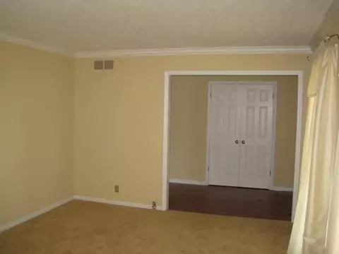 243 Farmbrook Cir, Frankfort, KY 40601 photo 3