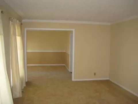 243 Farmbrook Cir, Frankfort, KY 40601 photo 2