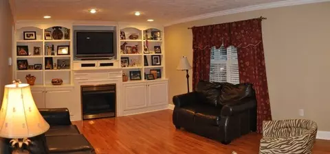 323 General Smith Dr, Richmond, KY 40475 photo 3