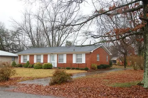 137 Circle Dr, Berea, KY 40403 photo 1