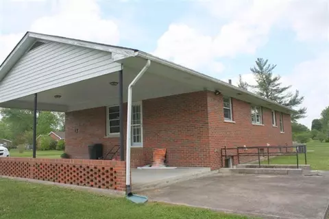 846 Maple St, Stanton, KY 40380 photo 2