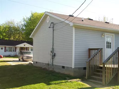 104 Vine St, Stanton, KY 40380 photo 4