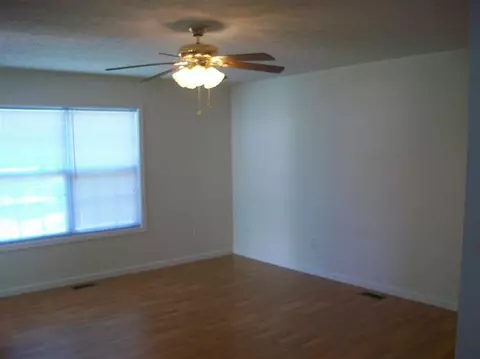 114 Vine St, Stanton, KY 40380 photo 5