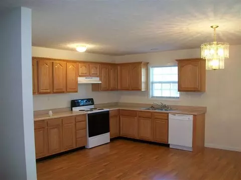 114 Vine St, Stanton, KY 40380 photo 3