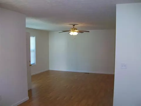 114 Vine St, Stanton, KY 40380 photo 4