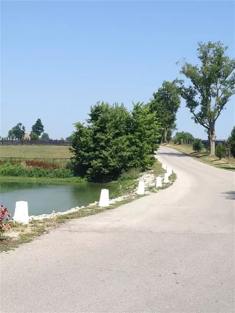 129 Neel Ln, Georgetown, KY 40324 photo 2