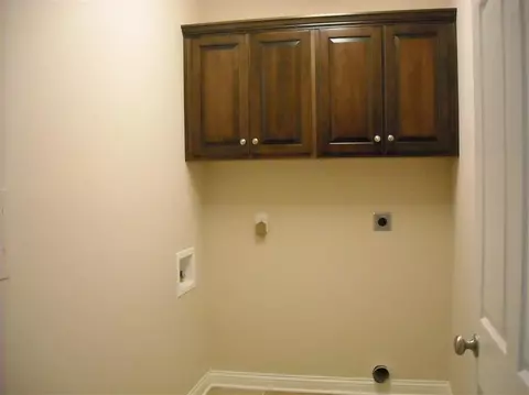 303 Hampton Hall Dr, Berea, KY 40403 photo 2