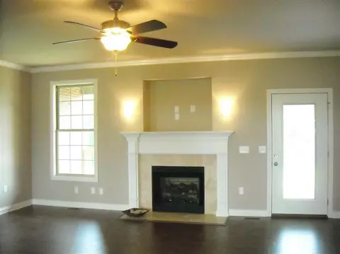 303 Hampton Hall Dr, Berea, KY 40403 photo 4