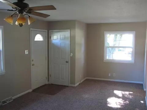 526 Dobbin Dr, Paris, KY 40361 photo 6