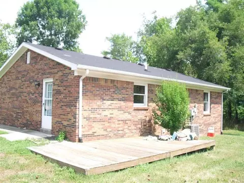 204 Otis Ct, Berea, KY 40403 photo 2