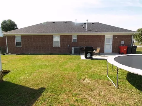 128 Cassius Ct, Berea, KY 40403 photo 2