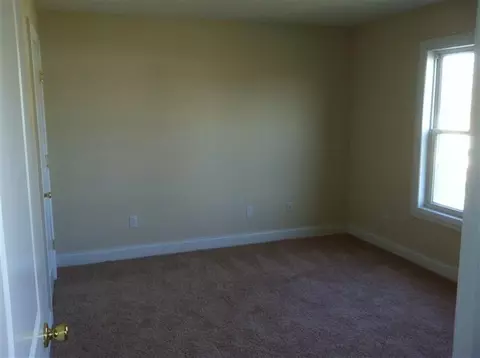 595 Chestnut St, Berea, KY 40403 photo 2