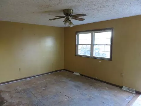 57 Plum St, Stanton, KY 40380 photo 3