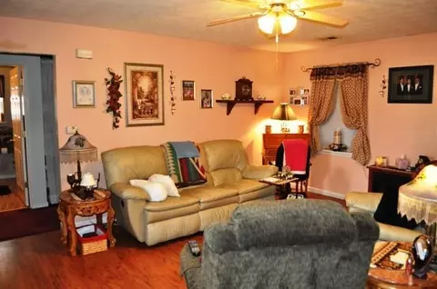 38 Spring St, Stanton, KY 40380 photo 11