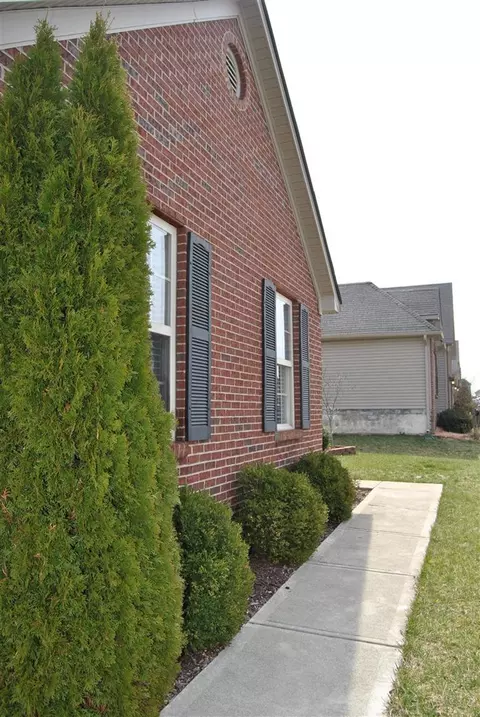 100 Grisham Dr, Georgetown, KY 40324 photo 3