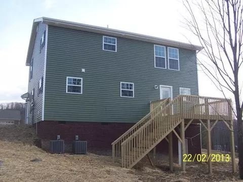 208 Pine Crest Ct, Berea, KY 40403 photo 2