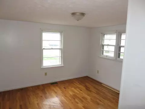 643 Vine St, Paris, KY 40361 photo 3