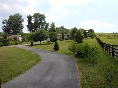 2927 Rogers Rd, Lancaster, KY 40444 photo 4