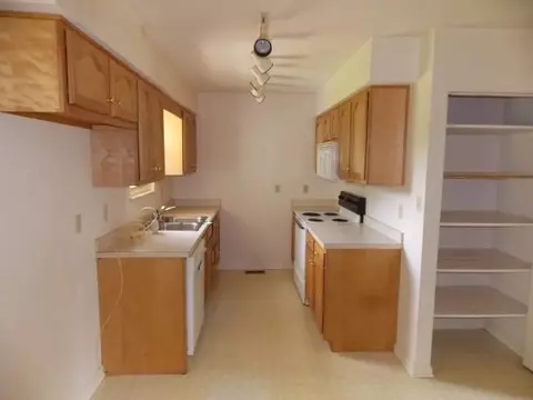 112 Castile Ct, Frankfort, KY 40601 photo 2