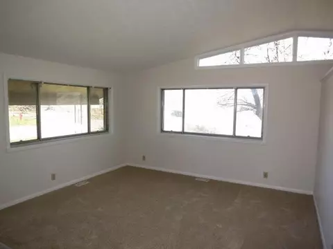 102 E Robinson Ct, Winchester, KY 40391 photo 2