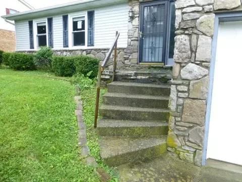 113 Christopher Dr, Richmond, KY 40475 photo 2