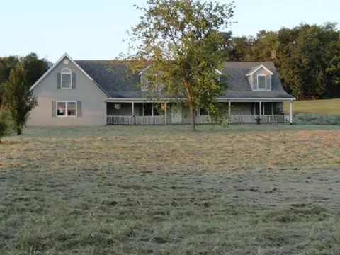 154 Rolling Meadows Dr, Lancaster, KY 40444 photo 2