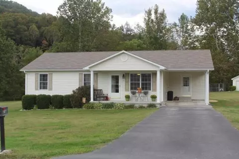 61 Clover Ln, Stanton, KY 40380 photo 3