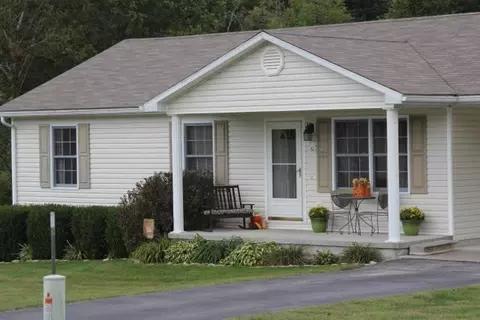 61 Clover Ln, Stanton, KY 40380 photo 2
