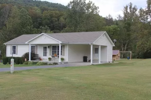 61 Clover Ln, Stanton, KY 40380 photo 1