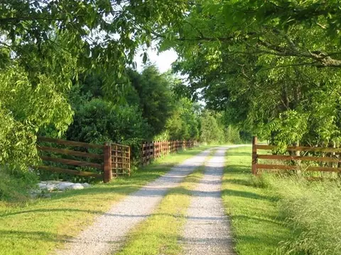 2566 Sutton Ln, Lancaster, KY 40444 photo 2