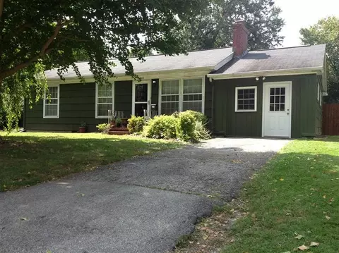 103 Vanwinkle Grv, Berea, KY 40403 photo 1