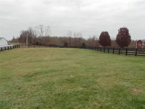 203 Falcon Ct, Berea, KY 40403 photo 6