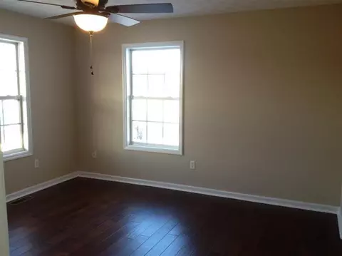 325 Springhurst Dr, Berea, KY 40403 photo 3