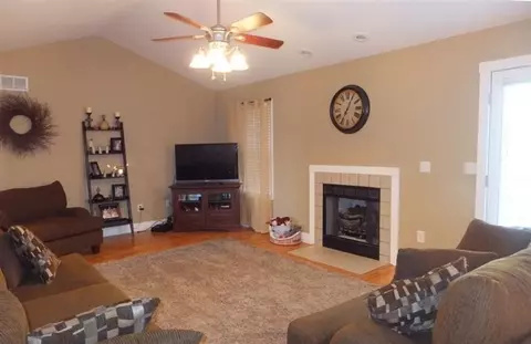 449 Pine Hurst Dr, Mount Sterling, KY 40353 photo 2