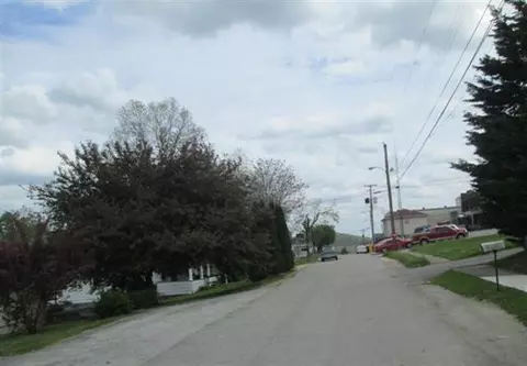 404 W 2nd St, Grayson, KY 41143 photo 3