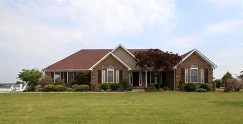 261 Cleo Ave, Lancaster, KY 40444 photo 1