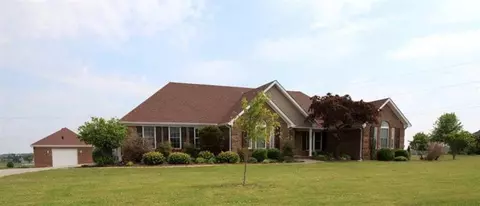261 Cleo Ave, Lancaster, KY 40444 photo 2