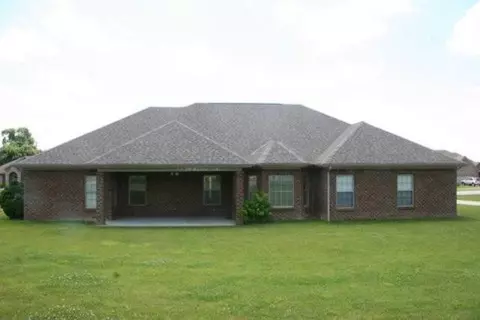 918 Cabernet Dr, Berea, KY 40403 photo 3