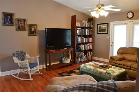204 Bryon Ave, Berea, KY 40403 photo 10