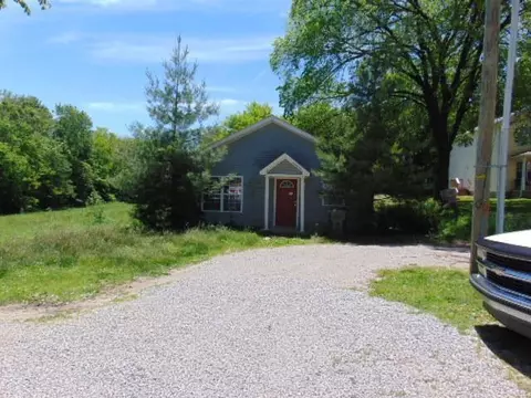 305 Young St, Georgetown, KY 40324 photo 3