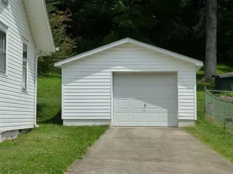 111 Walnut St, Berea, KY 40403 photo 3